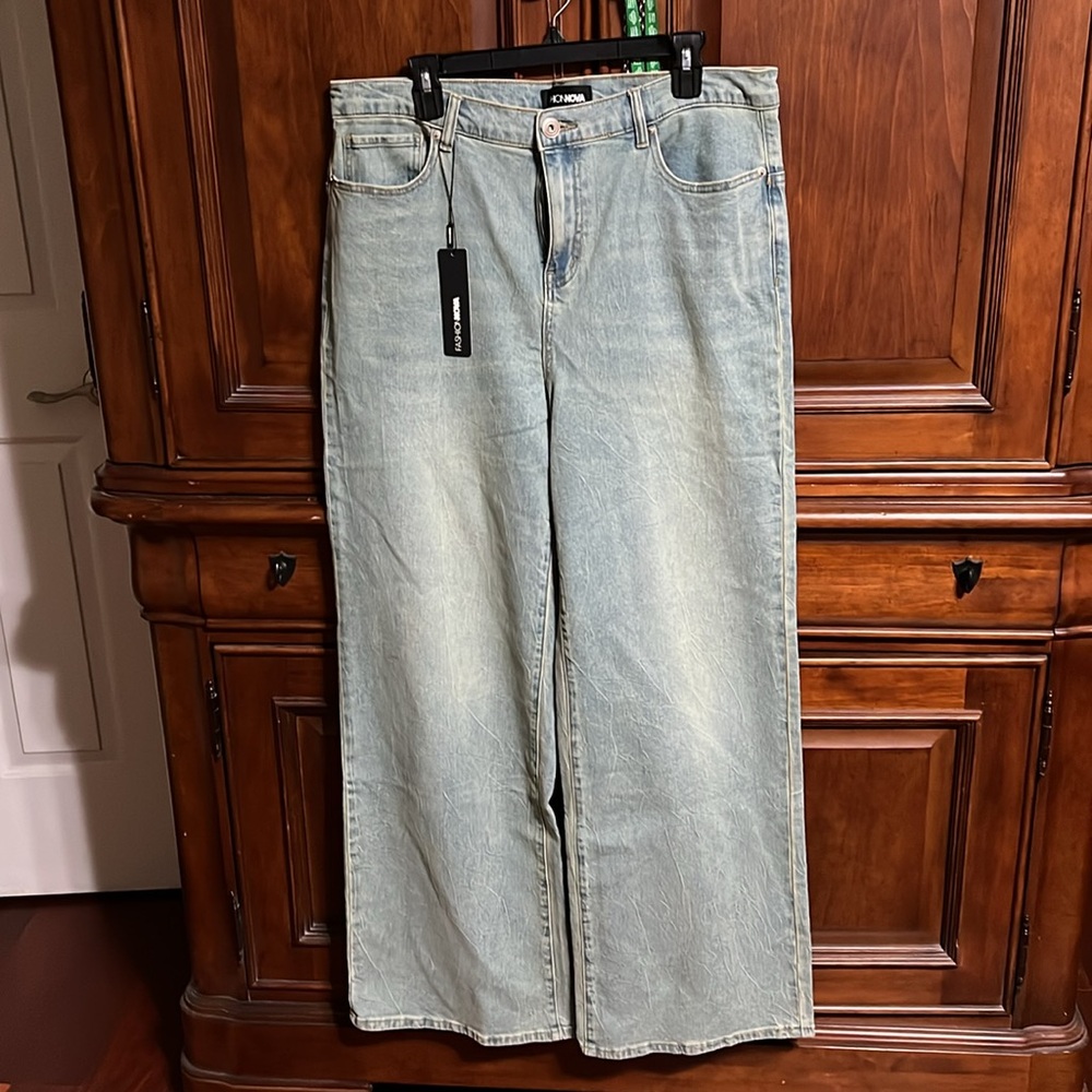 Brand new wide leg jeans
